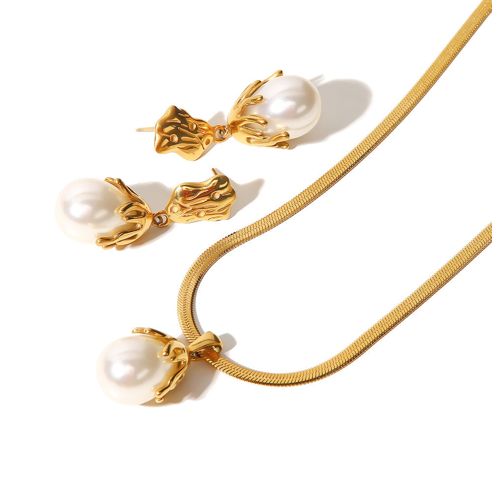 Damen Halskette mit eleganten Perlenanhänger und hochwertiger Goldkette Shop Nory