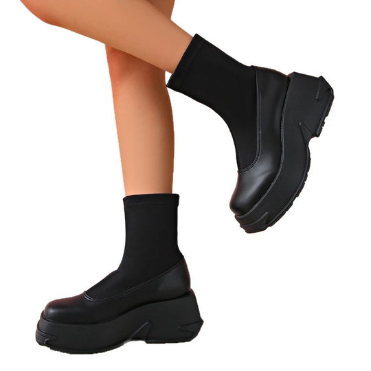 Damen Chunky Plateau‑Stiefelette mit elastischem Sock‑Schaft und skulpturierter Profillaufsohle Shop Nory