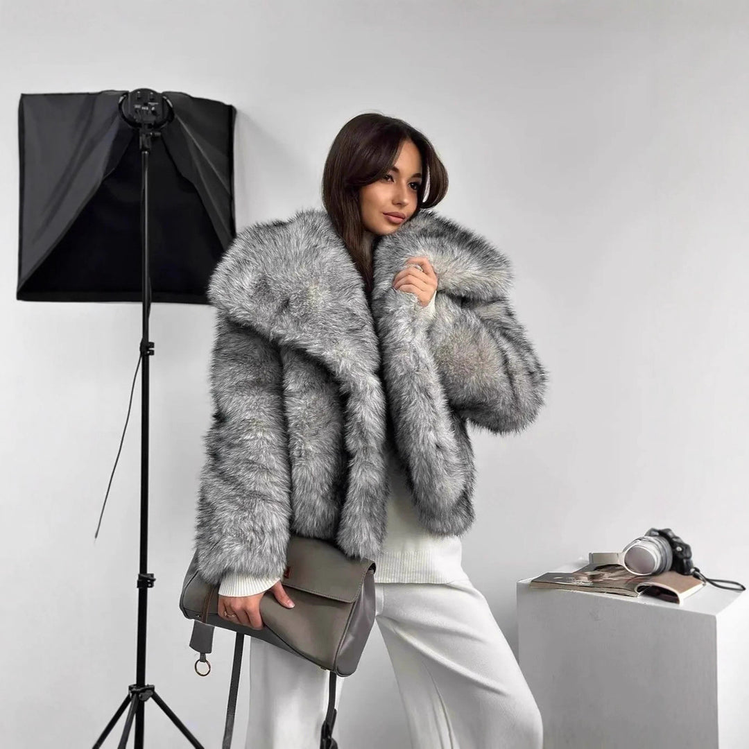 Damen Kurzmantel aus gestreiftem Hochflor-Kunstpelz, Boxy‑Silhouette und breitem Revers Shop Nory