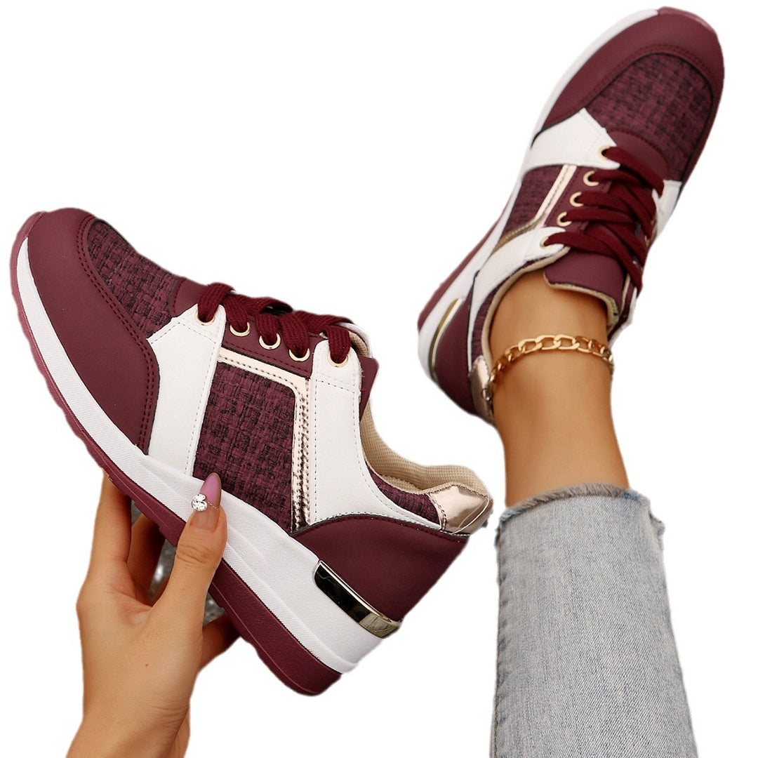 Damen sportive Keil-Sneaker mit strukturiertem Strickmix gepolstertem Komfortfußbett und goldenen Akzenten Shop Nory