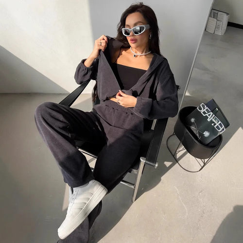 Damen kurz geschnittene Kapuzenjacke und Jogginghose Set aus Cordoptik Shop Nory