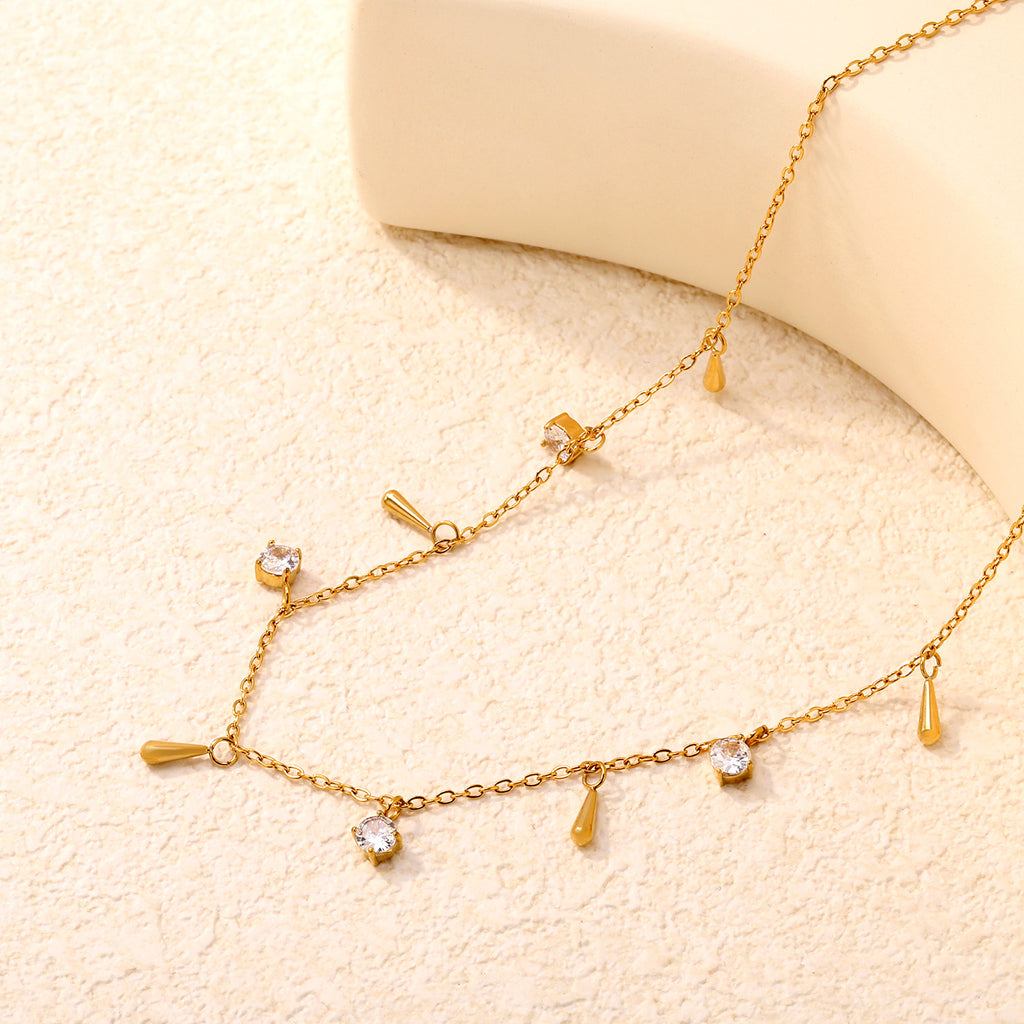 Damen Halskette mit funkelnden Kristallanhängern und elegantem Tropfencharme Shop Nory