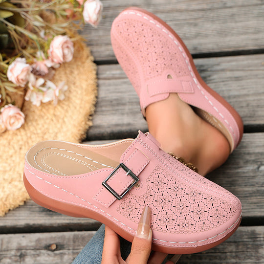 Damen Komfort-Mule mit verstellbarem Schnallenriemen und ornamentaler Lochprägung Shop Nory