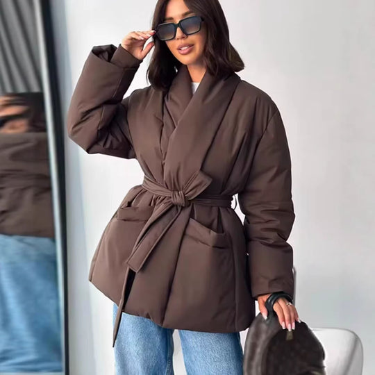 Damen Kurzsteppmantel mit Schalkragen, Taillengürtel und aufgesetzten Taschen Shop Nory