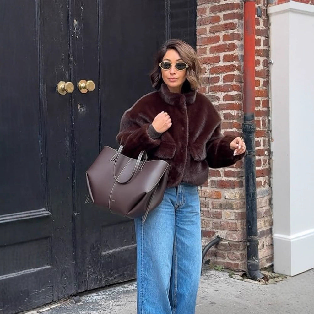Damen Kurzjacke im Teddy‑Fauxfur mit Boxy‑Silhouette und aufgesetzter Tasche Shop Nory