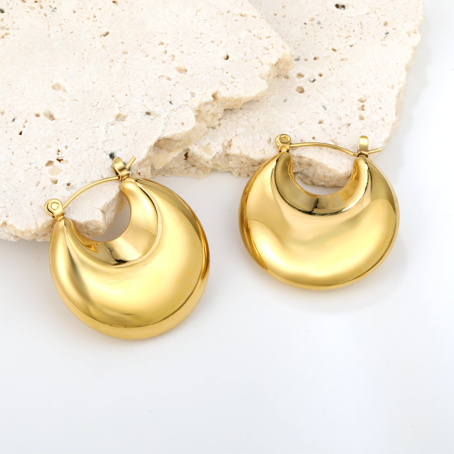 Damen Creolen mit modernem, geschwungenem Design Shop Nory