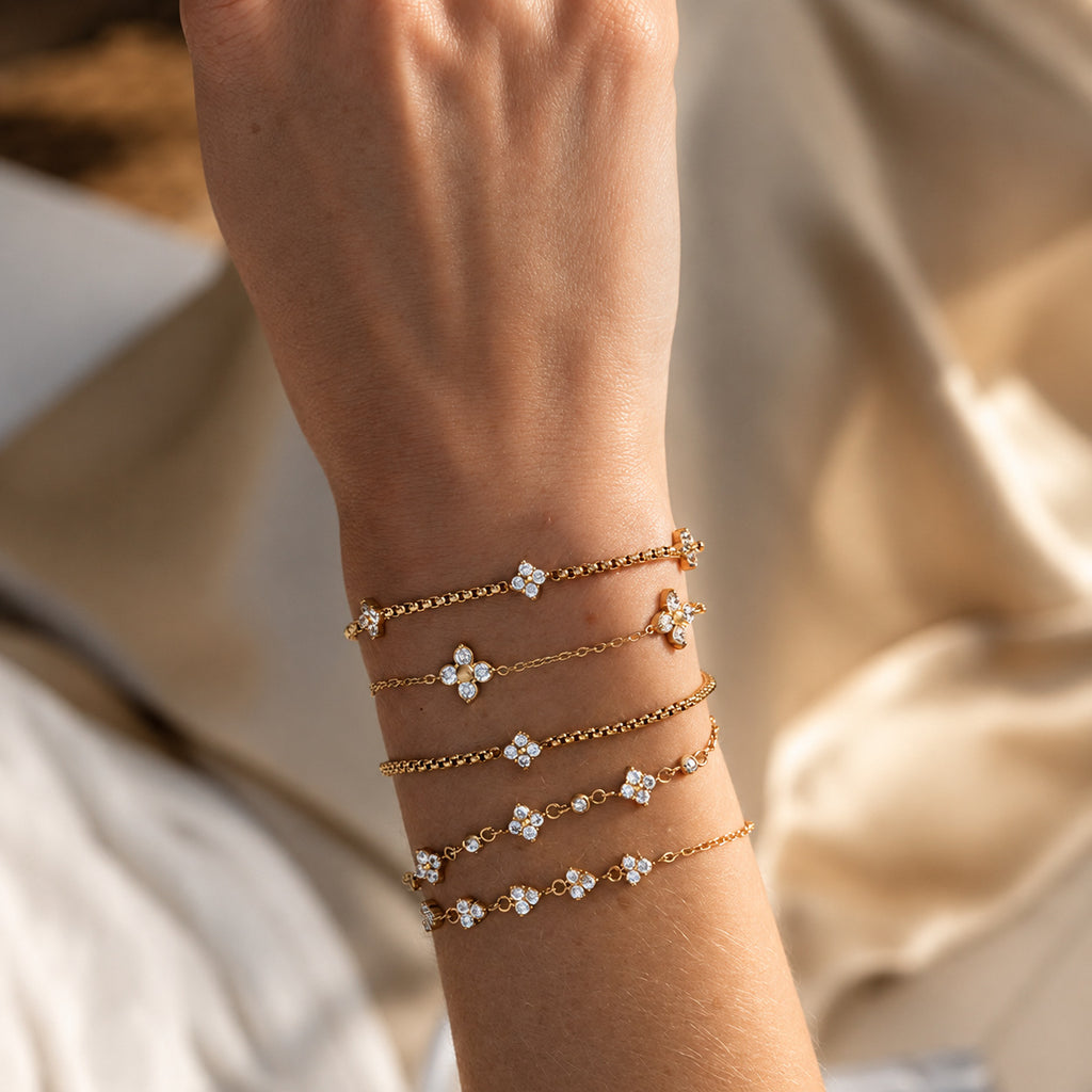 Damen Armkette mit funkelnden Zirkonia und floralem Design Shop Nory