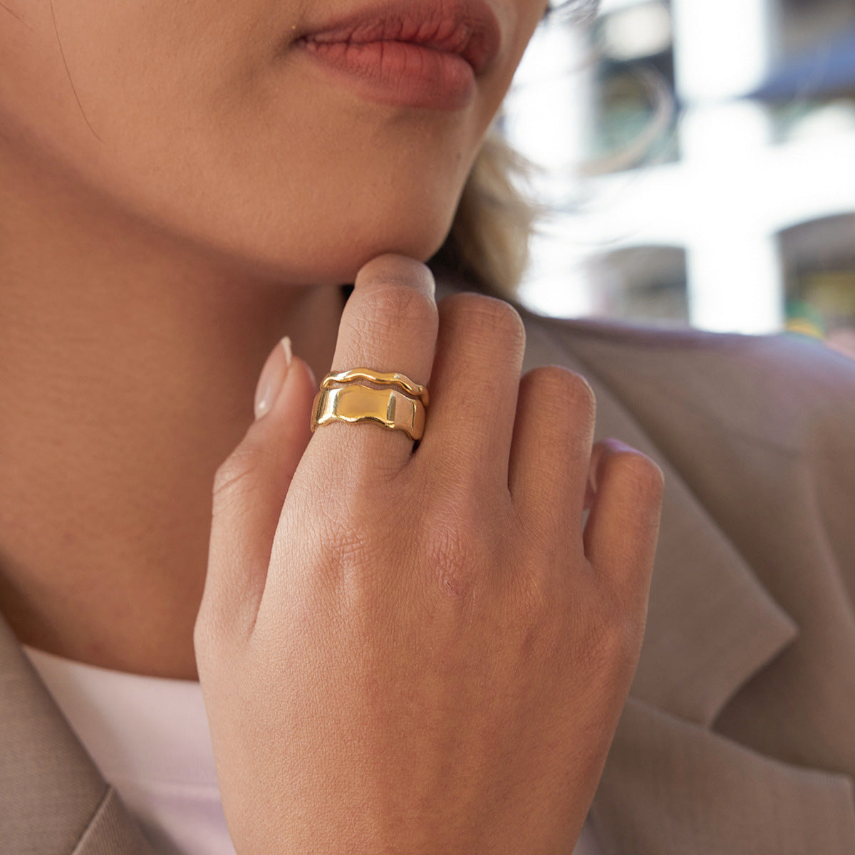 Damen Offenes Armreif mit elegantem Wellen-Design aus hypoallergenem Edelstahl Shop Nory