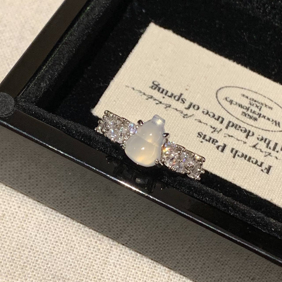 Damenring mit elegantem Tropfenstein und funkelnden Zirkonia Shop Nory