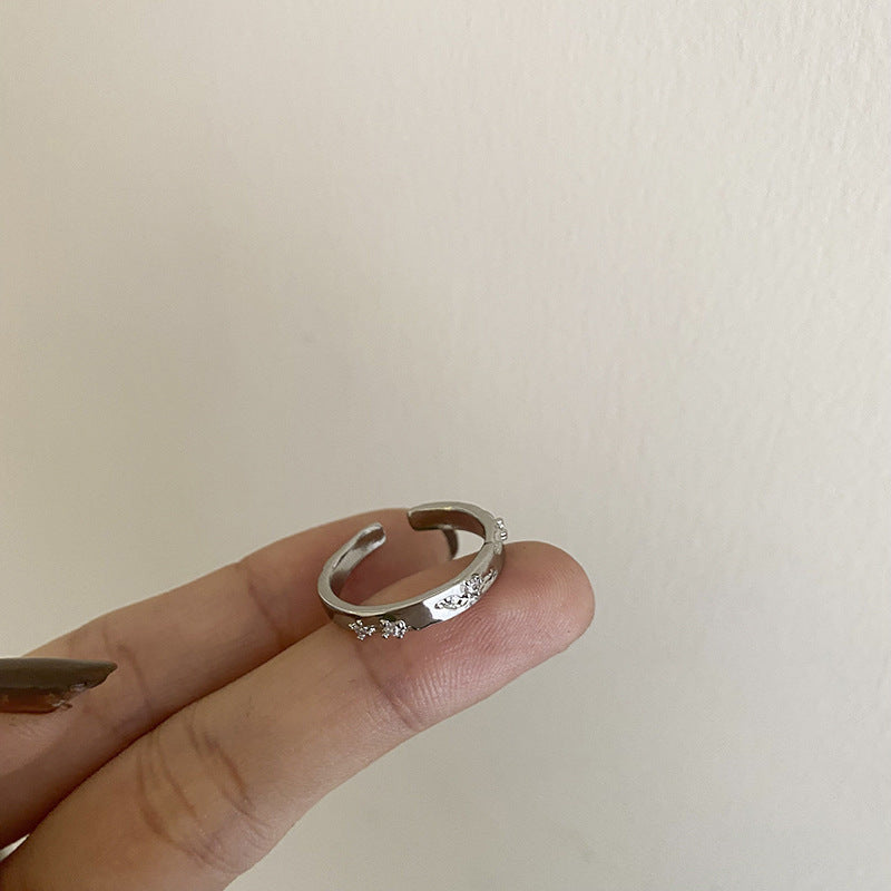 Damenring mit kunstvollen Details und hochglänzender Oberfläche Shop Nory