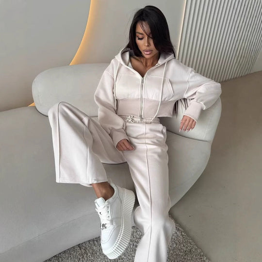 Damen sportliches Set aus cropped Kapuzenjacke und bequemen, lockeren Sporthosen