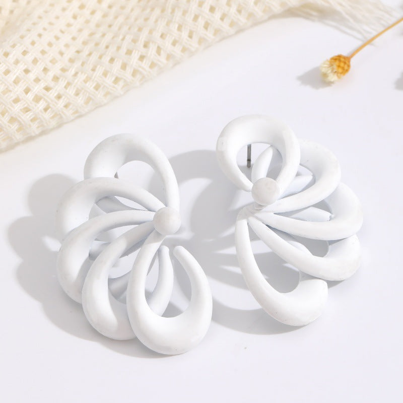 Damen Ohrringe mit kunstvollem, fluidem Design Shop Nory