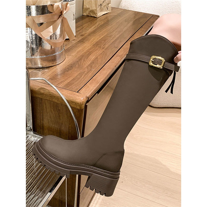 Damen Kniehohe Plateaustiefel mit grober Profilsohle und Ziergürtel Shop Nory