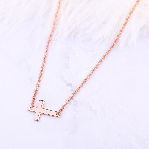 Damen Halskette mit elegantem Kreuz-Anhänger und zartem Design Shop Nory