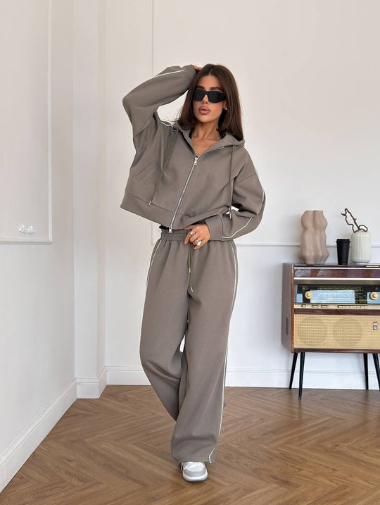 Damen Lässiges zweiteiliges Lounge-Set mit oversized Zipjacke und weitem Kordelzug-Hosenbund Shop Nory