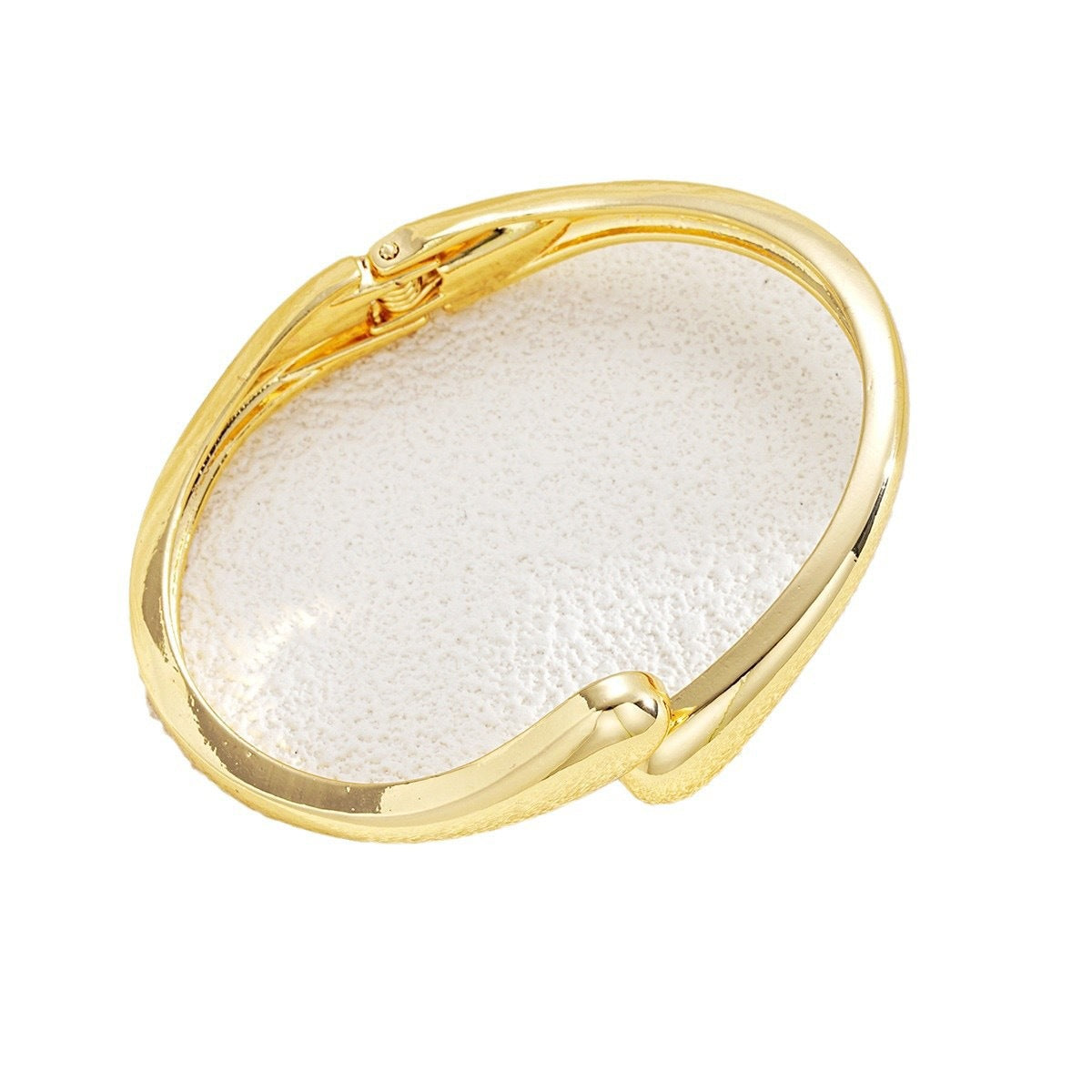 Damen modernes und skulpturales Armband Shop Nory