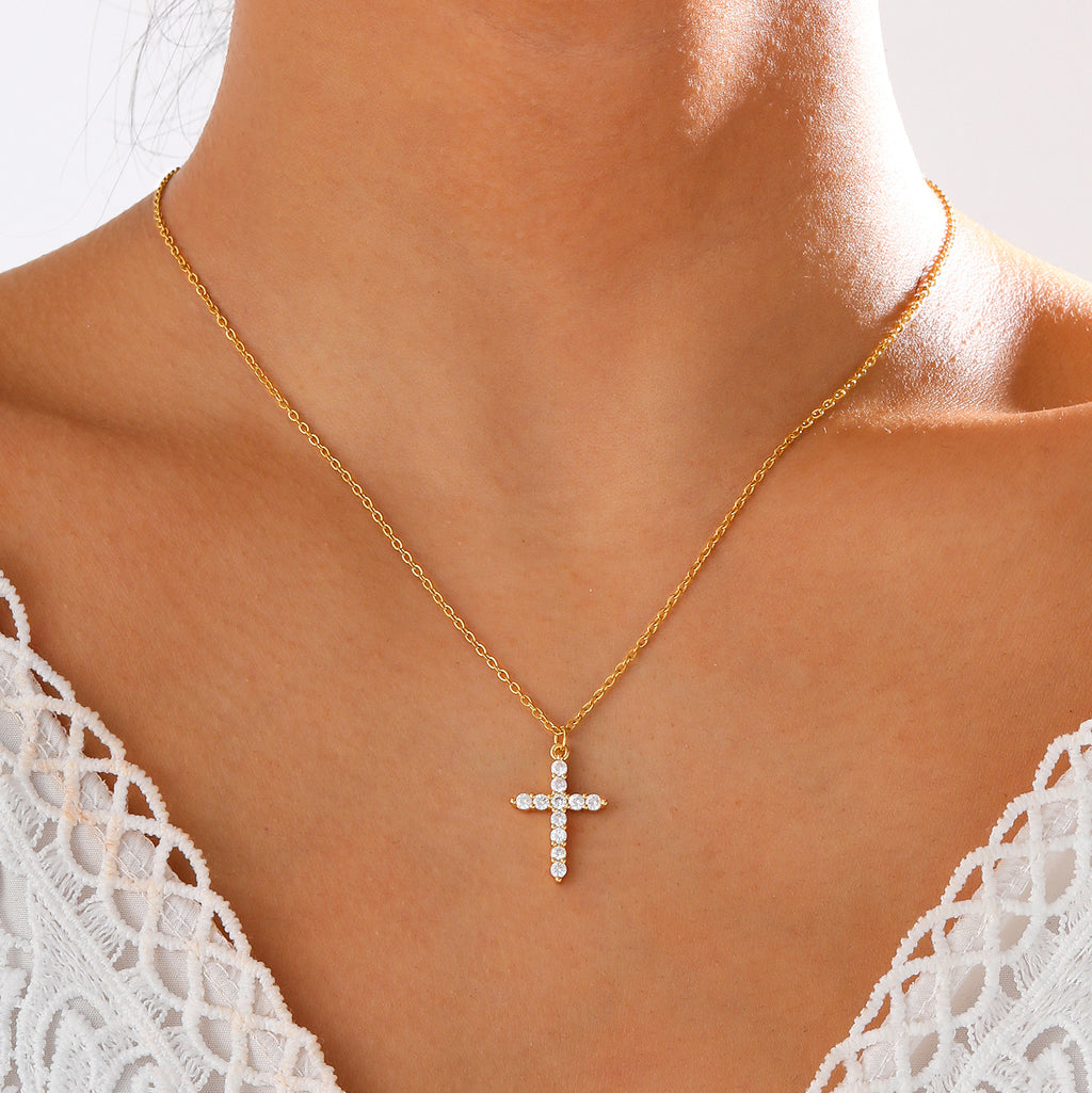 Damen Halskette mit funkelndem Kreuzanhänger aus hochwertigem Material Shop Nory