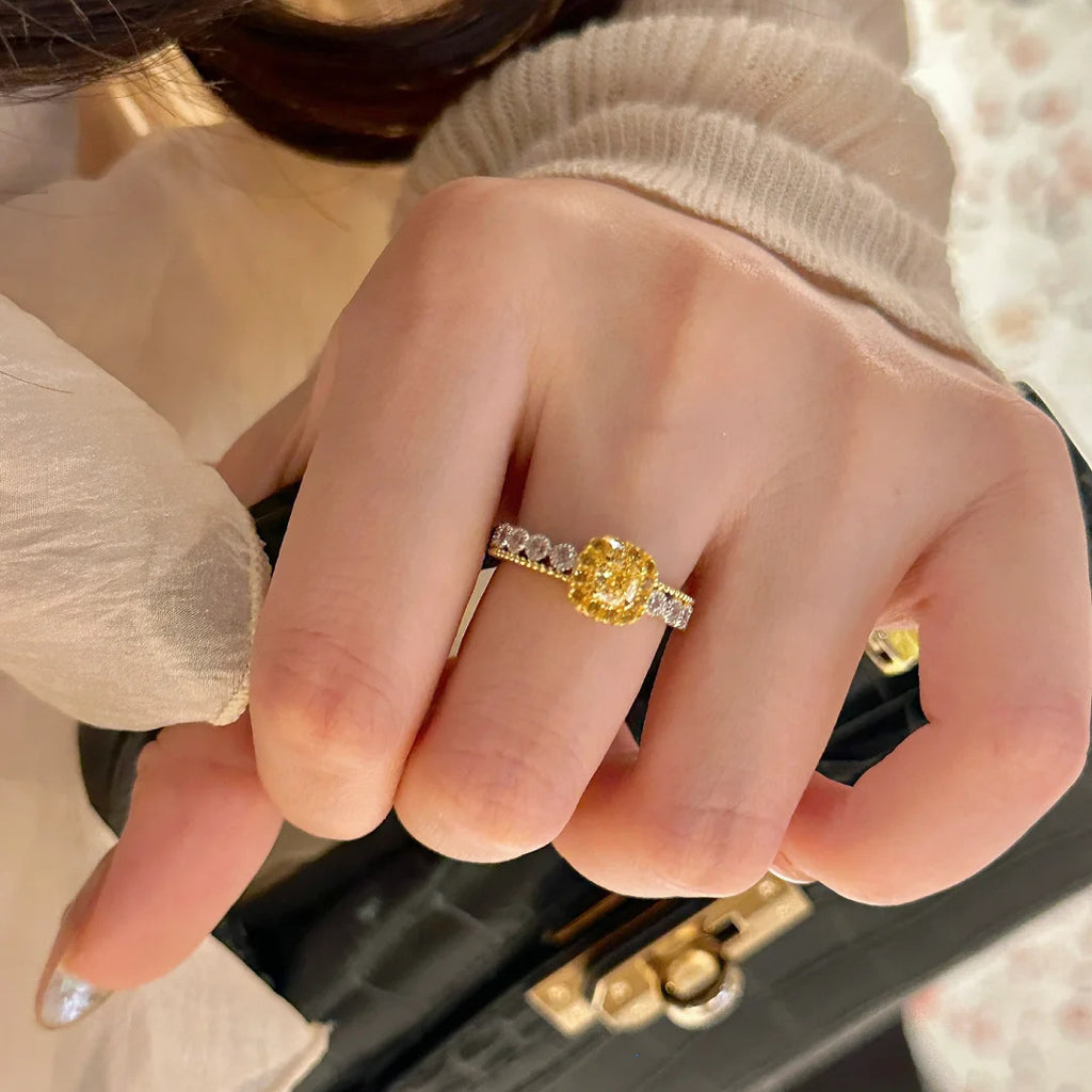 Damenring mit strahlendem, quadratischem Edelstein und funkelnden Zirkonia Shop Nory