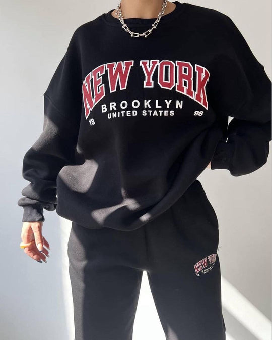 Damen Oversized Lounge-Set aus Baumwollfleece mit Collegestickerei und relaxed Jogginghose Shop Nory