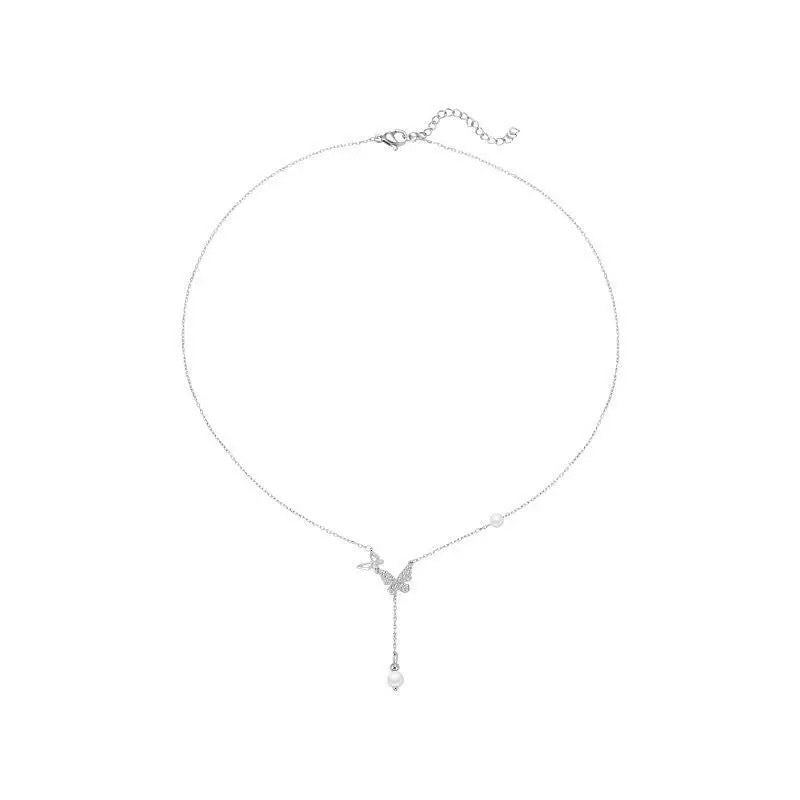 Damen Halskette mit funkelndem Schmetterlingsanhänger und zarten Perlen Shop Nory