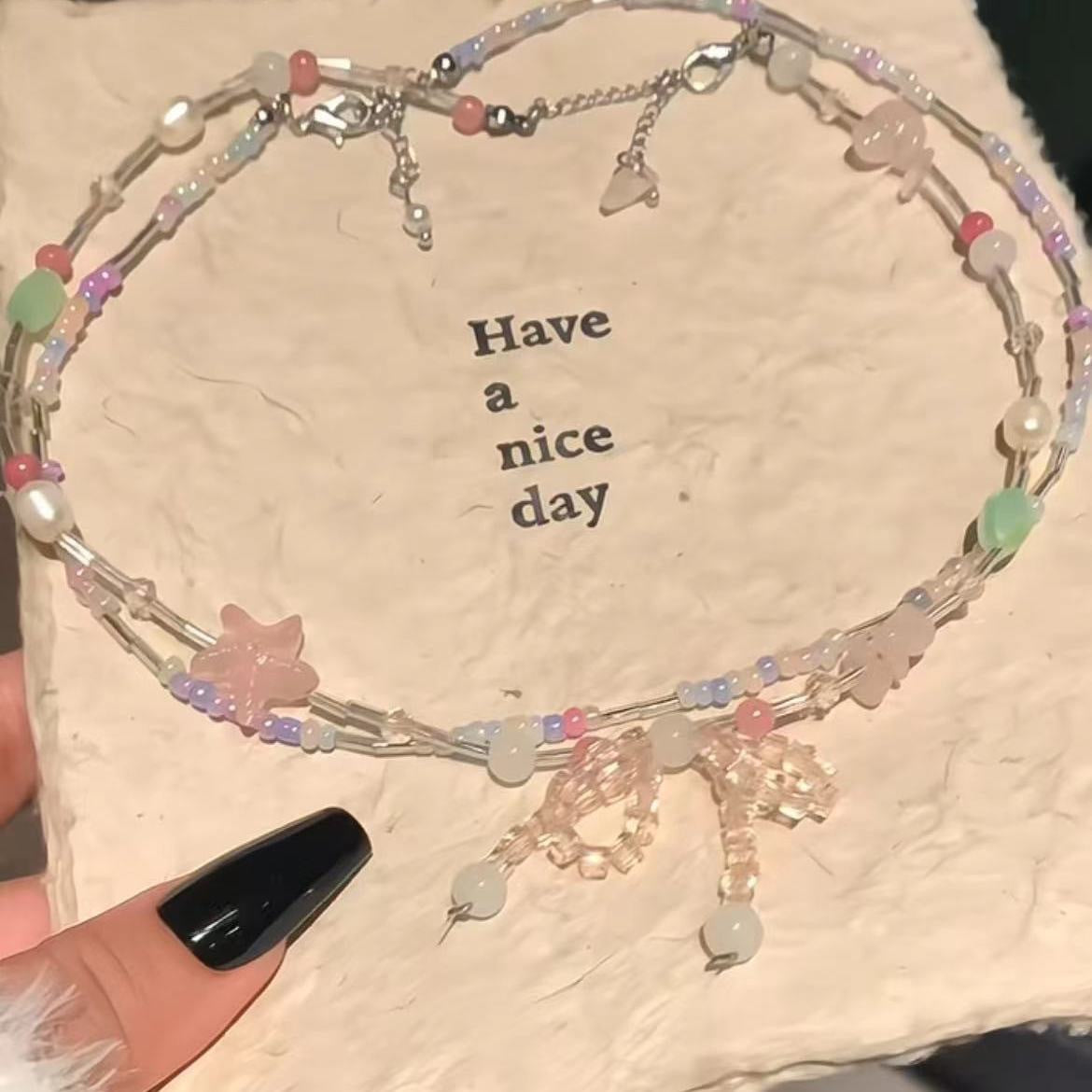 Damen Halskette mit handgefertigtem, buntem Design und funkelnden Kristallelementen Shop Nory