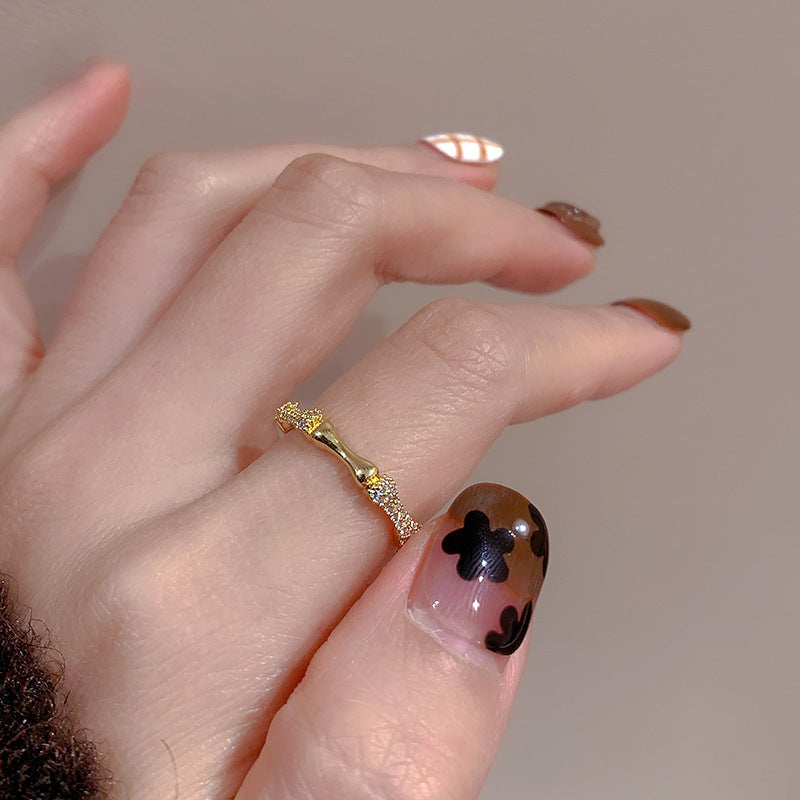 Damen zierlicher Goldring mit kunstvollem Flechtmuster Shop Nory