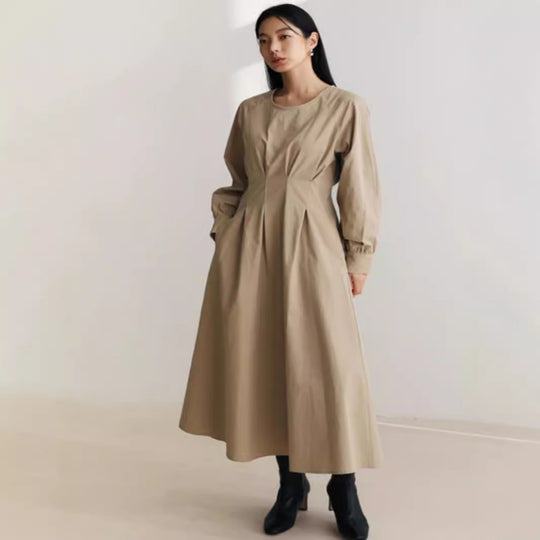 Damen Maxikleid mit Taillenabnähern, Rundhalsausschnitt und voluminösen Manschetten Shop Nory