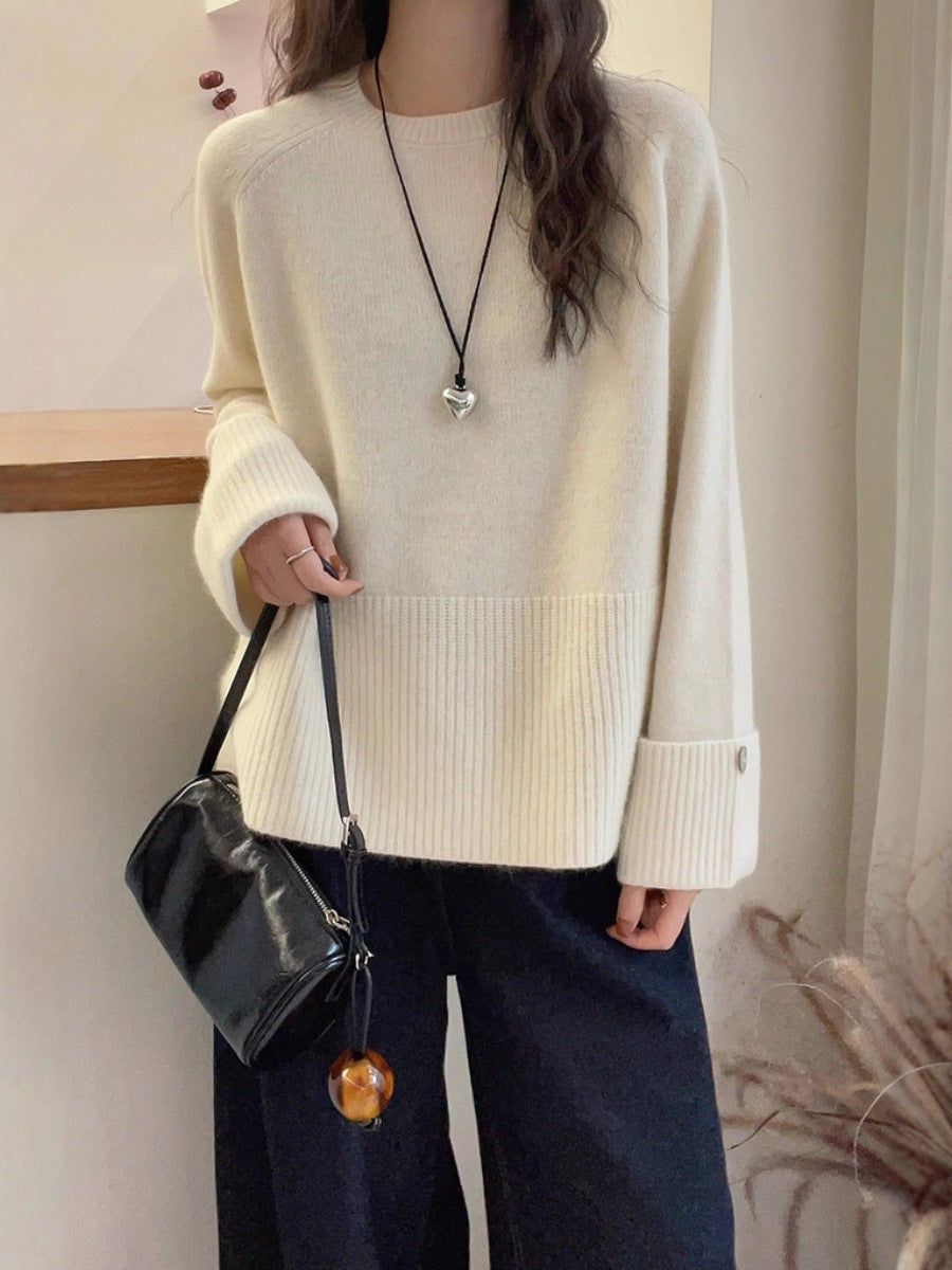 Damen Oversize‑Feinstrickpullover mit breitem Rippbund, extraweiten Ärmelabschlüssen und Zierknopf Shop Nory