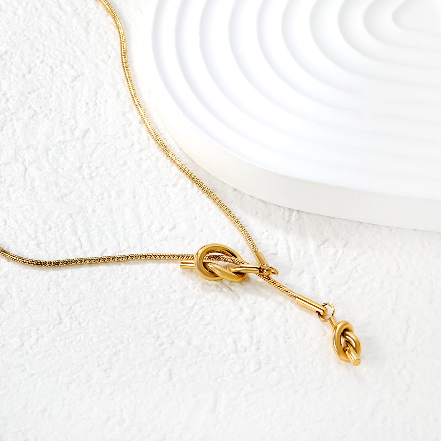 Damen elegante Edelstahl Halskette mit kunstvollem Knoten-Design Shop Nory