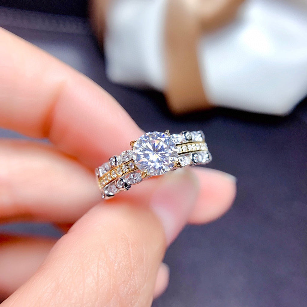 Damenring mit majestätischem, rundem Edelstein und glitzerndem Zirkonia-Besatz Shop Nory