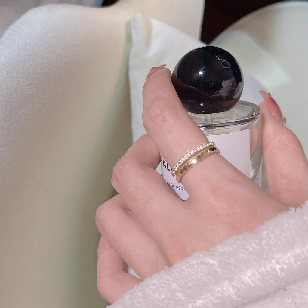 Damen Zierlicher Ring mit funkelnden Akzenten und modernem Design Shop Nory