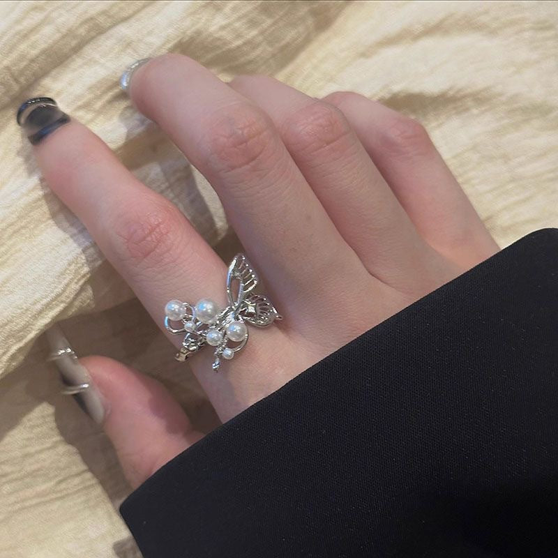 Damen Eleganter und romantischer Ring mit Zierperlen und Schmetterling Shop Nory