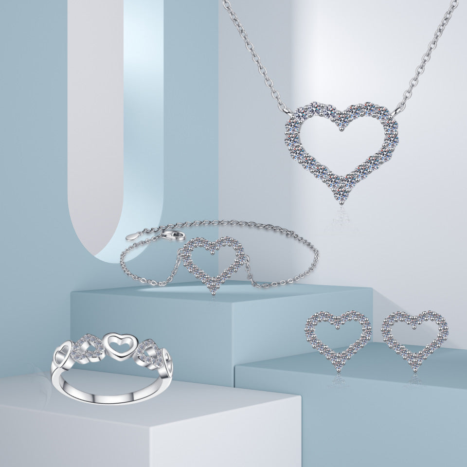 Damenring mit funkelnden Herzformen Shop Nory