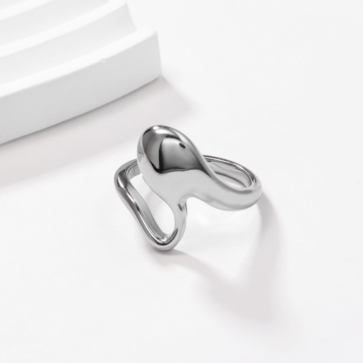 Damen Eleganter und moderner Ring aus hochwertigem Edelstahl Shop Nory