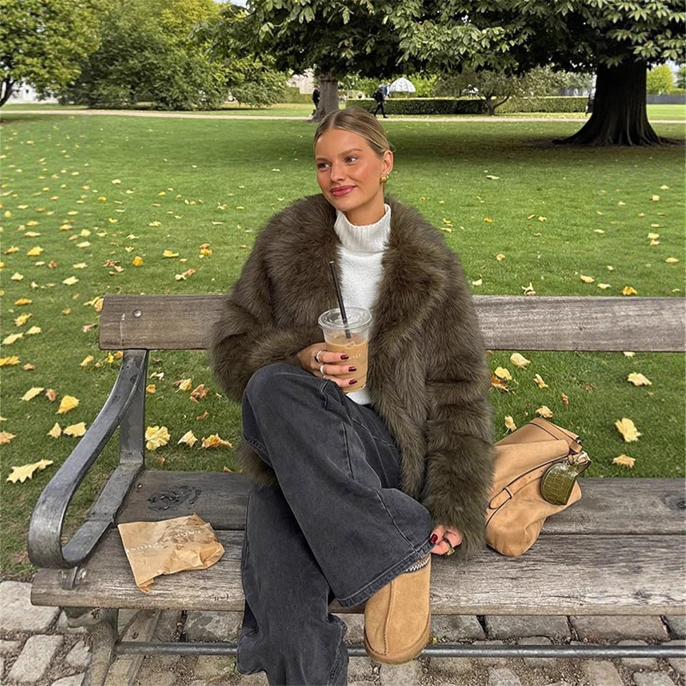 Damen Boxy-Kunstfelljacke mit voluminösem Schalkragen und weicher Teddystruktur Shop Nory