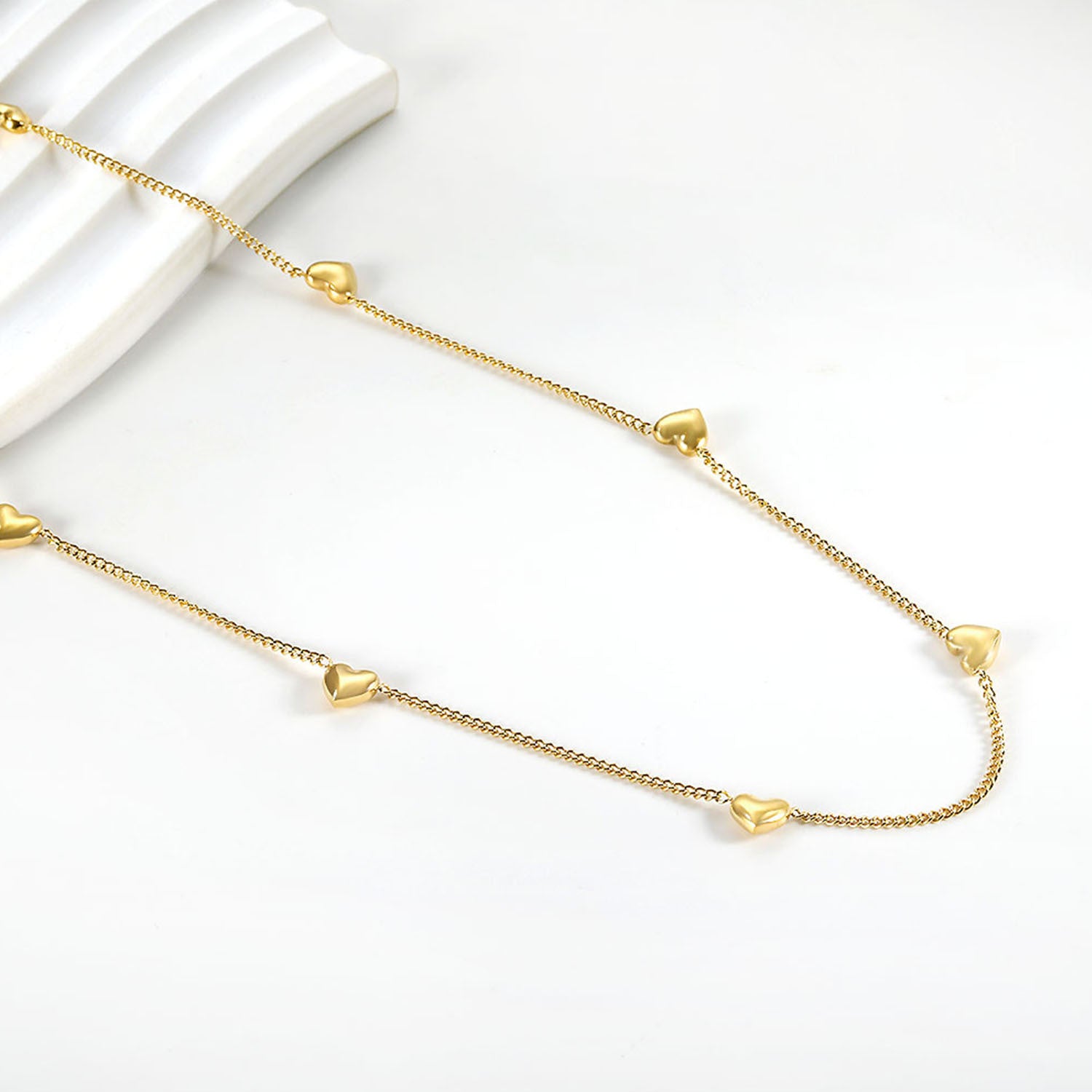 Damen Halskette mit herzförmigen Anhängern und eleganter Kettengestaltung Shop Nory