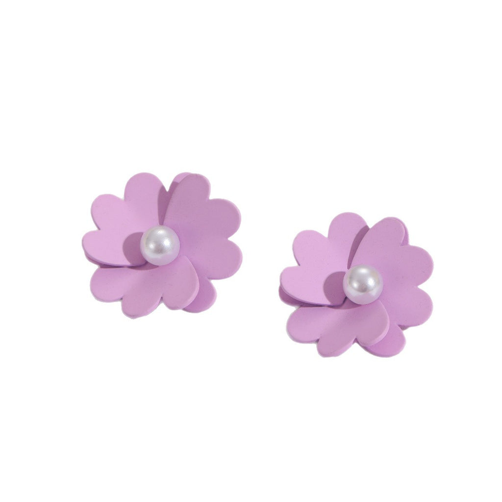 Damen Ohrstecker mit lebendigem Blumendesign und stylishen Perlenakzenten Shop Nory