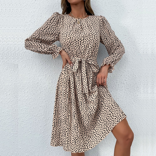 Damen Elegantes Plissee‑Midikleid mit Taillenschärpe, gerafften Puffärmeln und A‑Linie Shop Nory