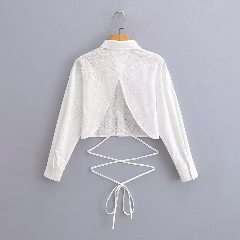 Damen Kurzgeschnittene Lochstickerei-Bluse mit Hemdkragen und langen Schnürbändern Shop Nory
