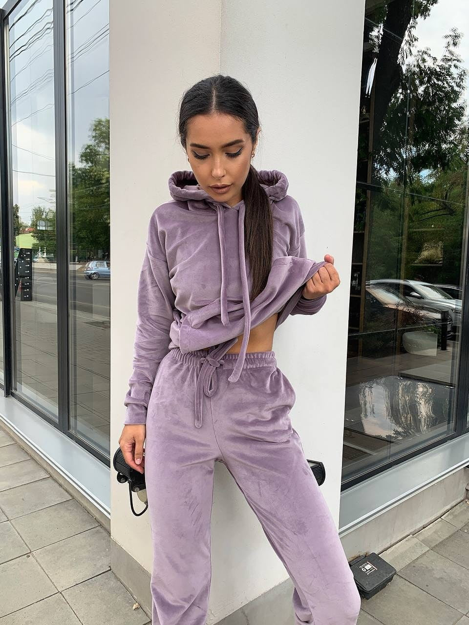 Damen Samt-Loungewear-Set mit kurz geschnittener Kapuzenjacke und Kordelzug-Jogginghose Shop Nory