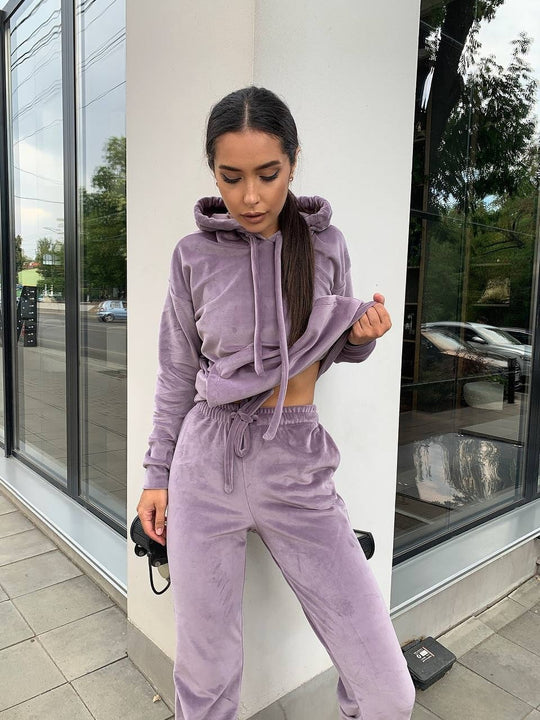 Damen Samt-Loungewear-Set mit kurz geschnittener Kapuzenjacke und Kordelzug-Jogginghose Shop Nory