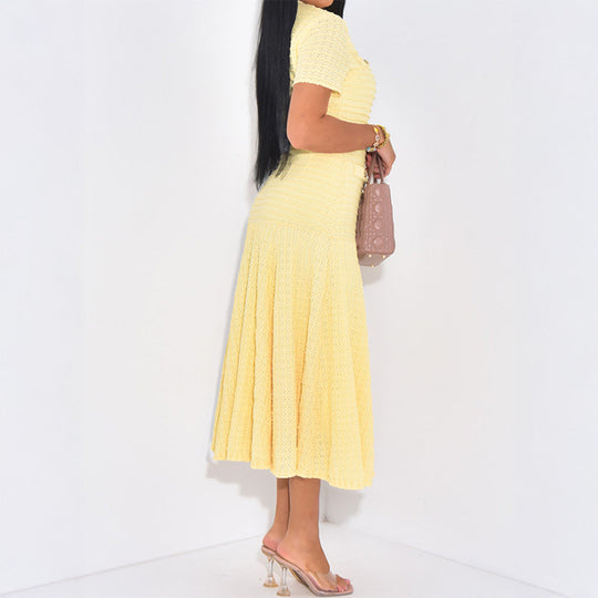 Damen Maxikleid mit eleganten Knopfdetails und strukturiertem Stoff