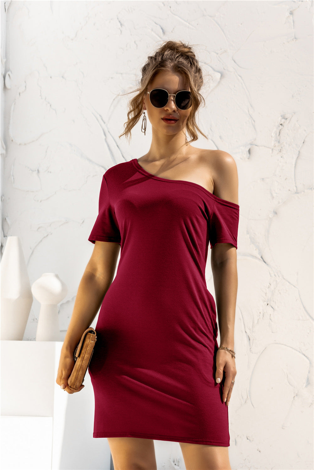 Damen Kleid mit asymmetrischem Ausschnitt und bequemen Schnitt Shopnory