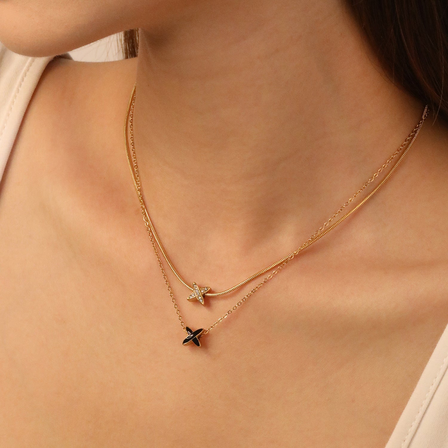 Damen elegante Halskette mit funkelndem Kreuzanhänger aus hochwertigem Edelstahl Shop Nory