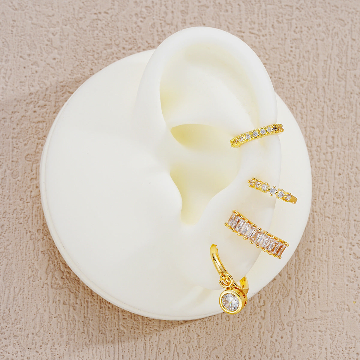 Damen Ohrschmuck Set mit funkelnden Kristallen und modernem Design Shop Nory