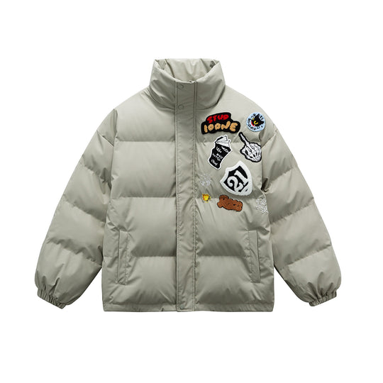 Unisex Boxy wattierte Oversize-Pufferjacke mit Stehkragen und Statement-Patchdetails Shop Nory