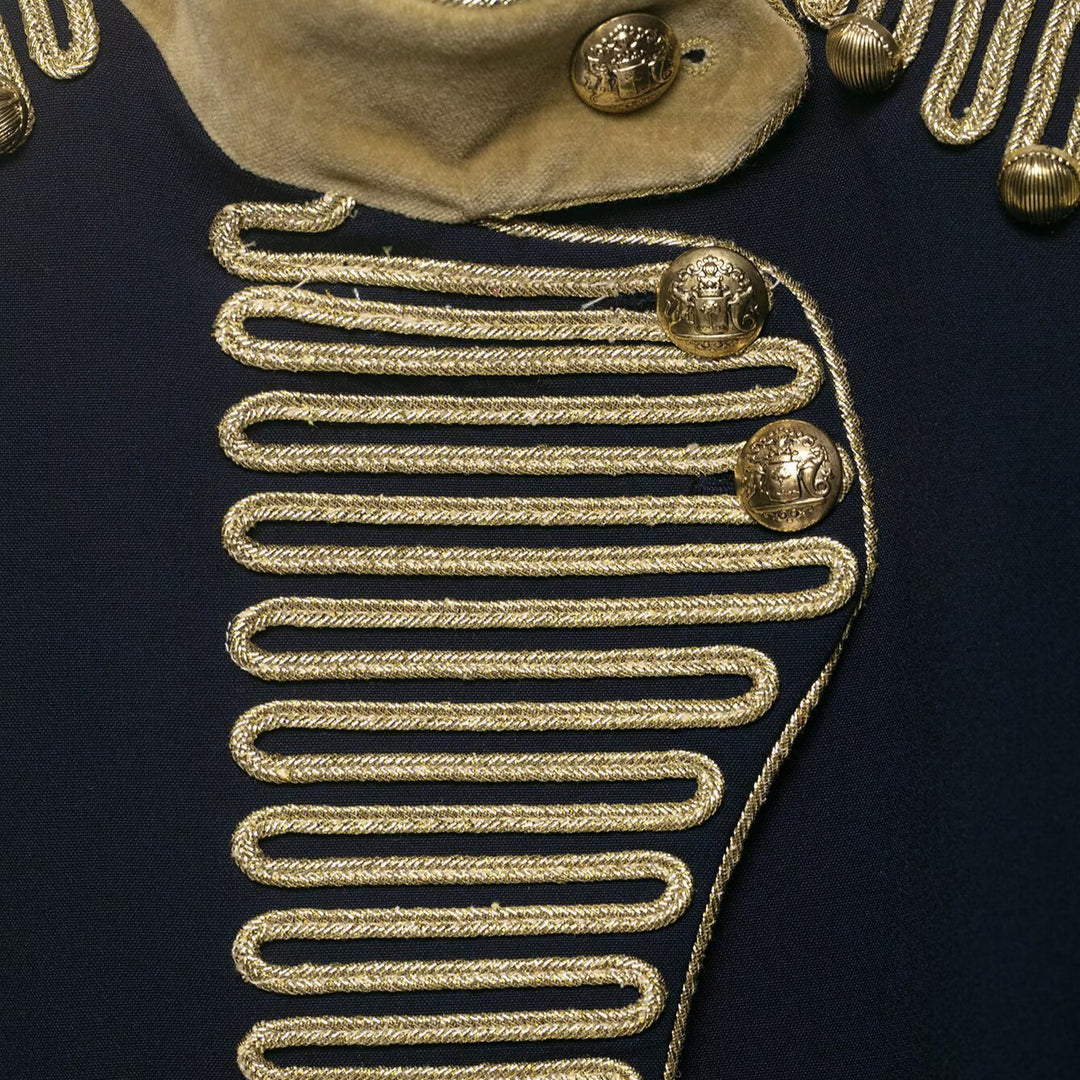 Damen Militärinspirierte Kurzjacke mit goldener Kordelverzierung und Samtmanschetten Shop Nory