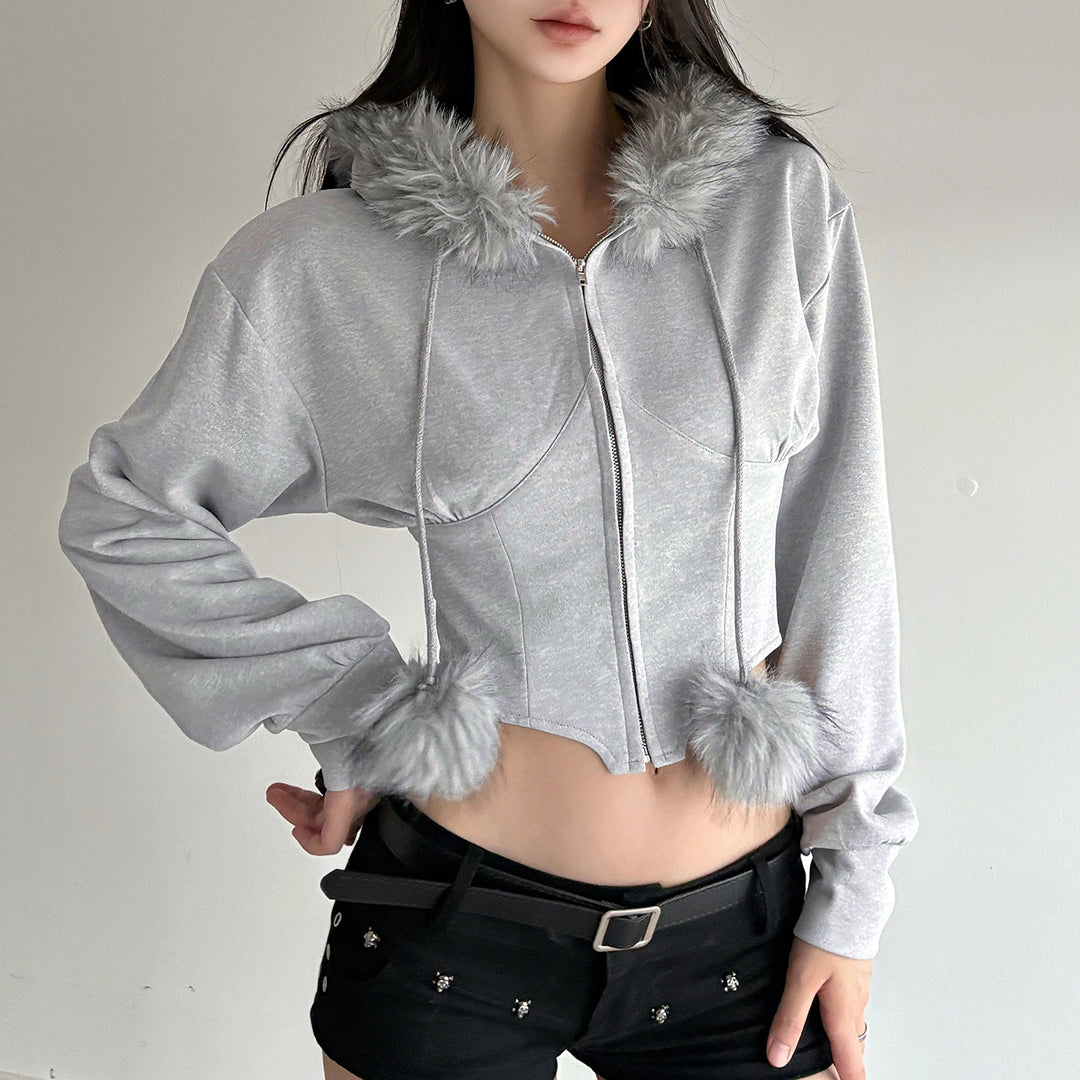 Damen nan kurzes Kapuzen‑Sweatshirt mit Kunstfellbesatz, Reißverschluss und Pompon-Kordeln Shop Nory