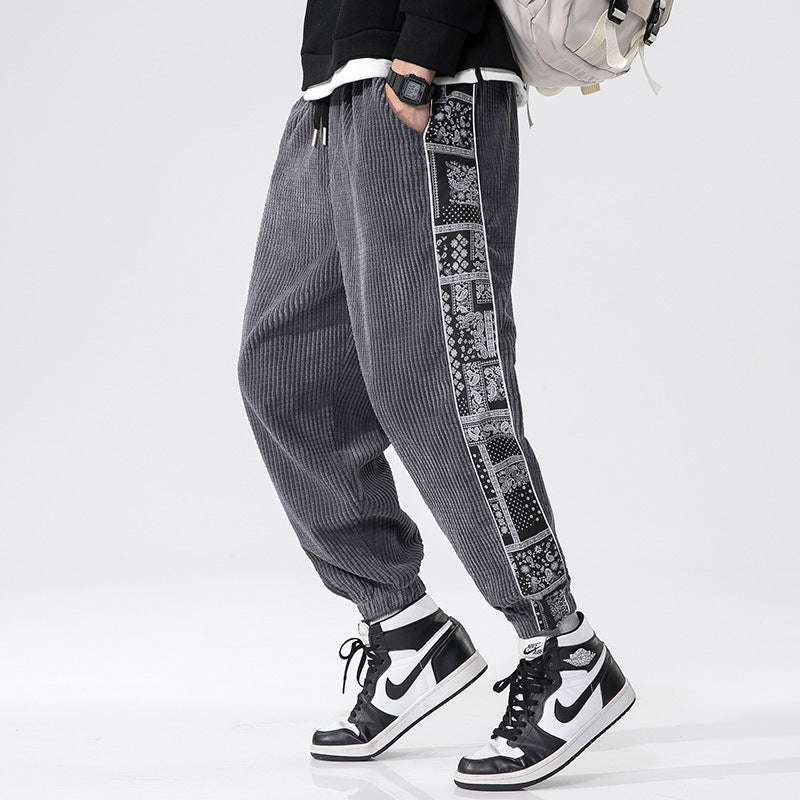 Herren Cord-Jogger mit Bandana-Seiteneinsatz, elastischem Bund, schmal zulaufender Knöcheln und geripptem Strukturstoff Shop Nory