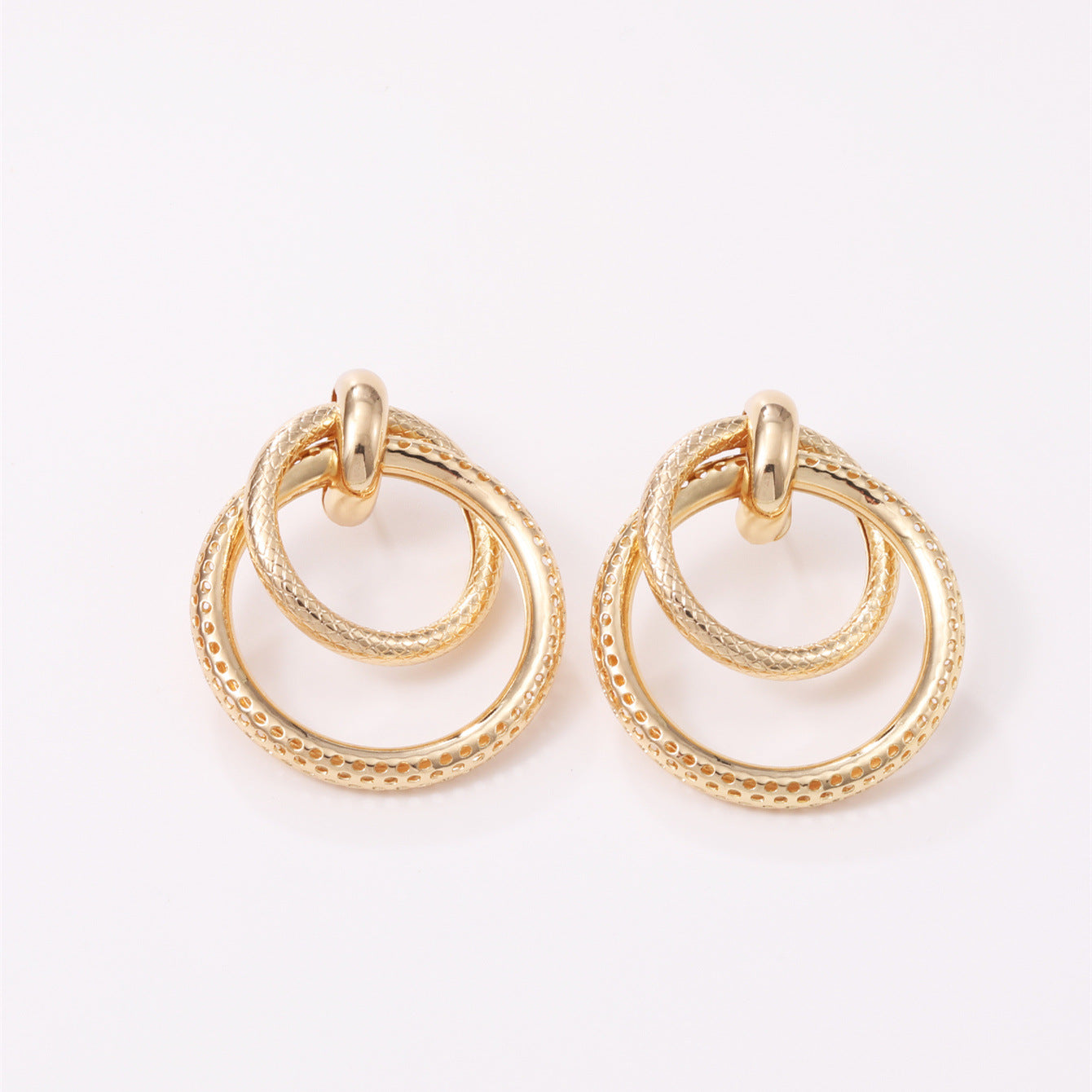 Damen Hängende Ohrringe mit elegantem, geschwungenem Ringdesign Shop Nory